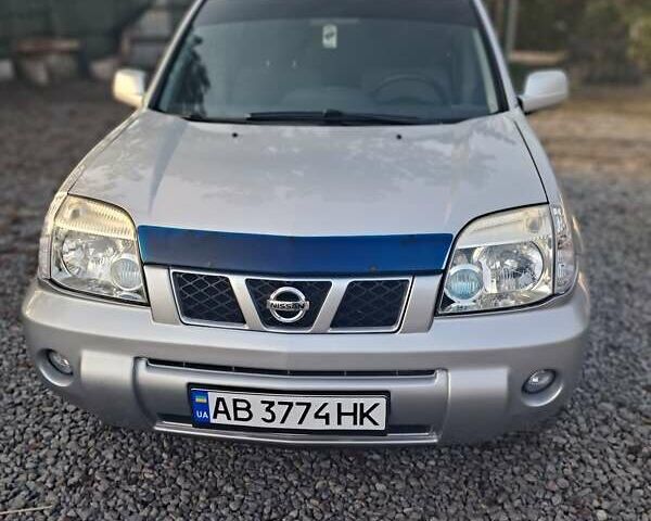 Сірий Ніссан ІксТрейл, об'ємом двигуна 2.18 л та пробігом 208 тис. км за 7200 $, фото 1 на Automoto.ua