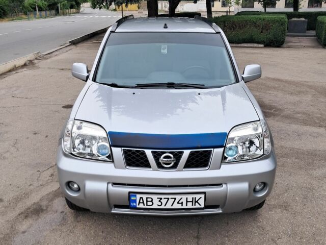 Сірий Ніссан ІксТрейл, об'ємом двигуна 0 л та пробігом 207 тис. км за 7200 $, фото 1 на Automoto.ua