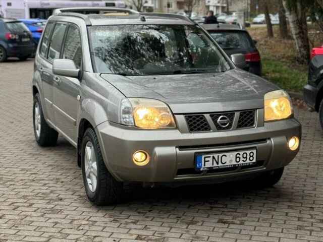 Серый Ниссан ИксТрейл, объемом двигателя 2.2 л и пробегом 191 тыс. км за 4600 $, фото 1 на Automoto.ua