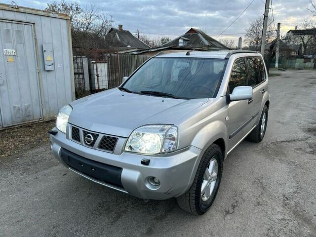 Сірий Ніссан ІксТрейл, об'ємом двигуна 2.2 л та пробігом 318 тис. км за 3300 $, фото 1 на Automoto.ua