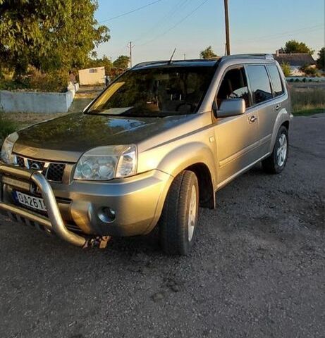 Серый Ниссан ИксТрейл, объемом двигателя 2.2 л и пробегом 380 тыс. км за 3500 $, фото 1 на Automoto.ua