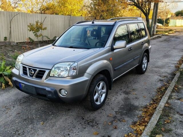 Сірий Ніссан ІксТрейл, об'ємом двигуна 1.9 л та пробігом 250 тис. км за 4300 $, фото 1 на Automoto.ua
