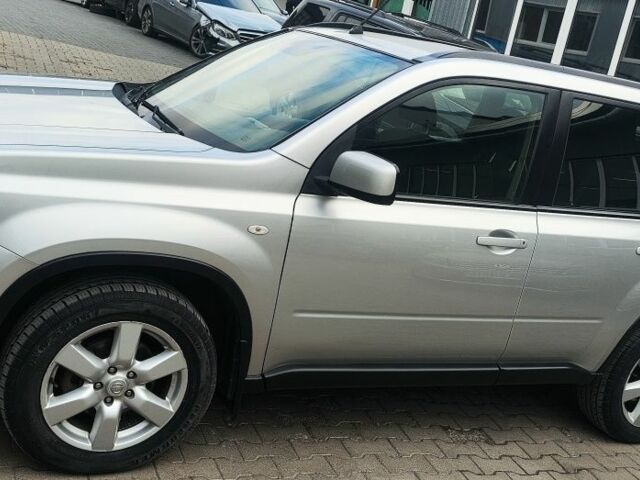 Сірий Ніссан ІксТрейл, об'ємом двигуна 2 л та пробігом 231 тис. км за 8200 $, фото 1 на Automoto.ua