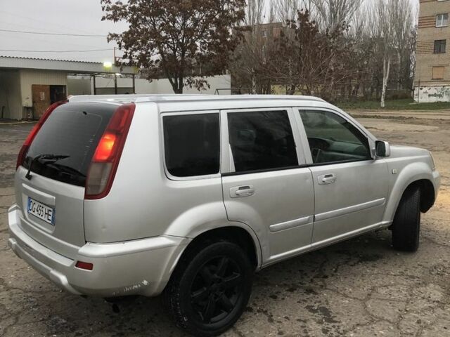 Сірий Ніссан ІксТрейл, об'ємом двигуна 2.2 л та пробігом 270 тис. км за 3500 $, фото 1 на Automoto.ua