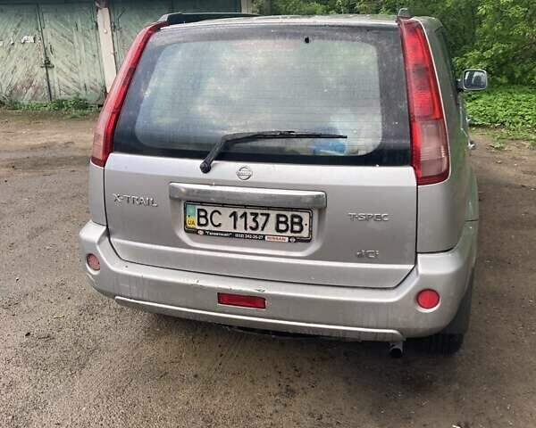 Серый Ниссан ИксТрейл, объемом двигателя 2 л и пробегом 400 тыс. км за 6999 $, фото 1 на Automoto.ua