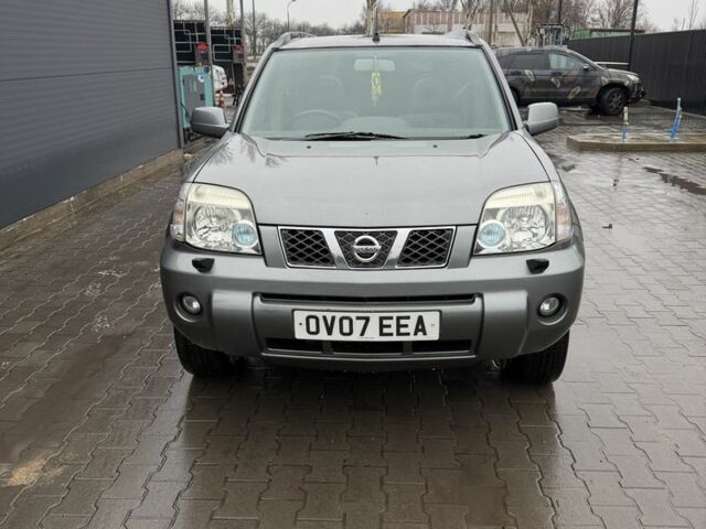 Серый Ниссан ИксТрейл, объемом двигателя 2.2 л и пробегом 150 тыс. км за 2500 $, фото 1 на Automoto.ua