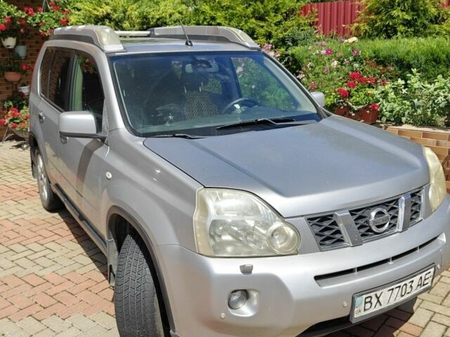 Сірий Ніссан ІксТрейл, об'ємом двигуна 2 л та пробігом 269 тис. км за 6500 $, фото 1 на Automoto.ua