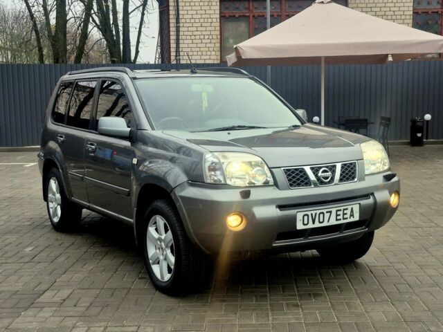 Серый Ниссан ИксТрейл, объемом двигателя 2 л и пробегом 160 тыс. км за 3550 $, фото 1 на Automoto.ua