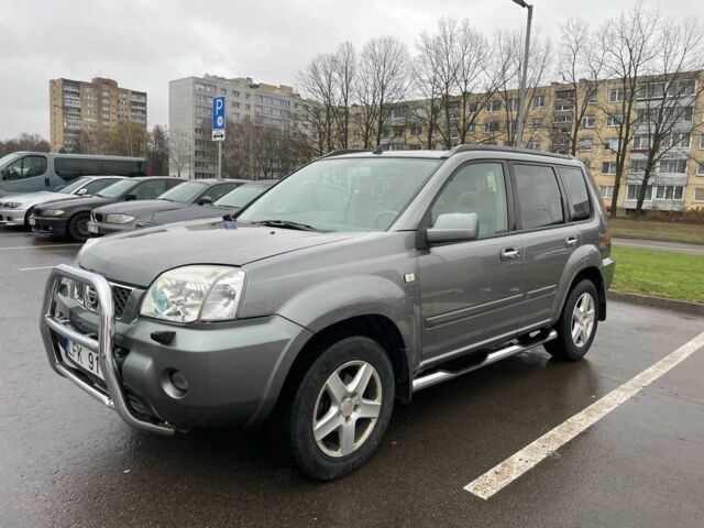 Серый Ниссан ИксТрейл, объемом двигателя 2.2 л и пробегом 229 тыс. км за 4650 $, фото 1 на Automoto.ua