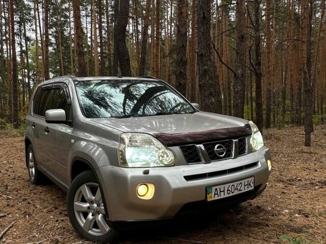 Серый Ниссан ИксТрейл, объемом двигателя 2 л и пробегом 280 тыс. км за 7950 $, фото 1 на Automoto.ua