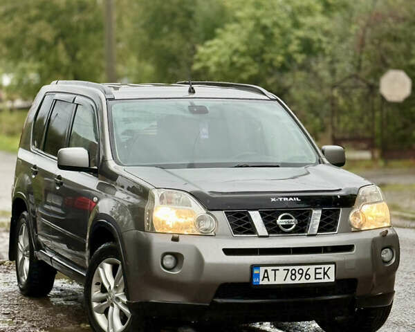 Серый Ниссан ИксТрейл, объемом двигателя 2 л и пробегом 204 тыс. км за 9650 $, фото 1 на Automoto.ua