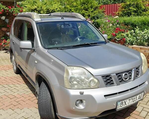 Сірий Ніссан ІксТрейл, об'ємом двигуна 2 л та пробігом 269 тис. км за 6000 $, фото 1 на Automoto.ua