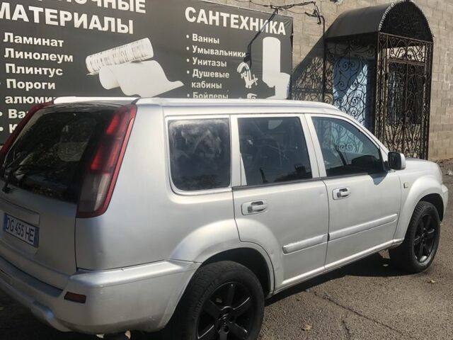 Серый Ниссан ИксТрейл, объемом двигателя 2.2 л и пробегом 222 тыс. км за 3500 $, фото 1 на Automoto.ua