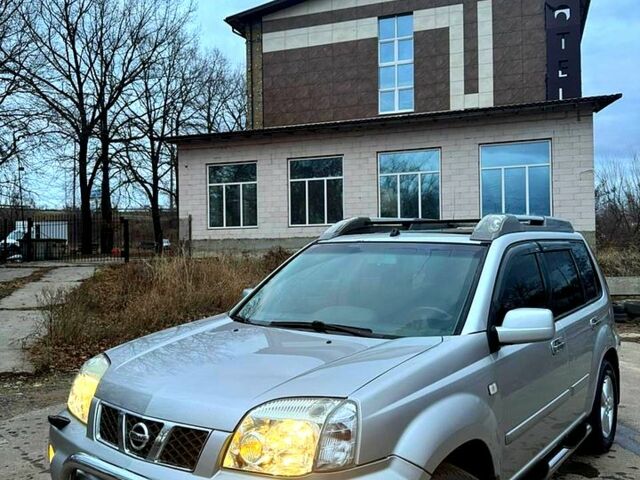 Серый Ниссан ИксТрейл, объемом двигателя 25 л и пробегом 264 тыс. км за 7900 $, фото 1 на Automoto.ua