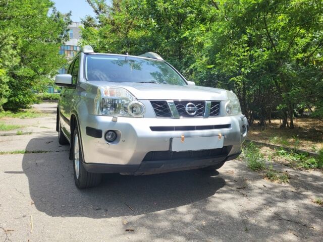 Серый Ниссан ИксТрейл, объемом двигателя 0 л и пробегом 252 тыс. км за 7999 $, фото 1 на Automoto.ua