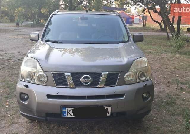Ниссан ИксТрейл 2008 в Днепре (Днепропетровске) на Automoto.ua Серый Ниссан ИксТрейл, объемом двигателя 2.49 л и пробегом 290 тыс. км за 6500 $, фото 1 на Automoto.ua
