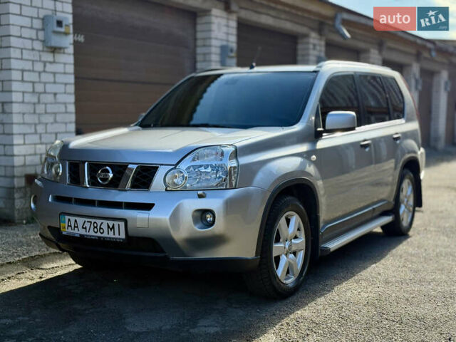 Серый Ниссан ИксТрейл, объемом двигателя 2 л и пробегом 199 тыс. км за 8800 $, фото 1 на Automoto.ua