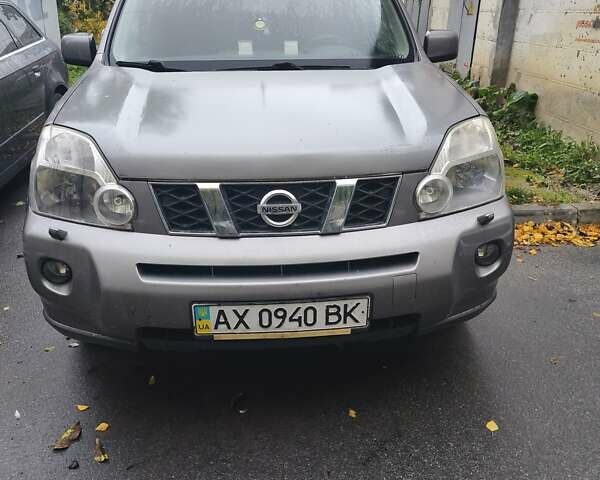 Серый Ниссан ИксТрейл, объемом двигателя 2.49 л и пробегом 118 тыс. км за 9700 $, фото 1 на Automoto.ua