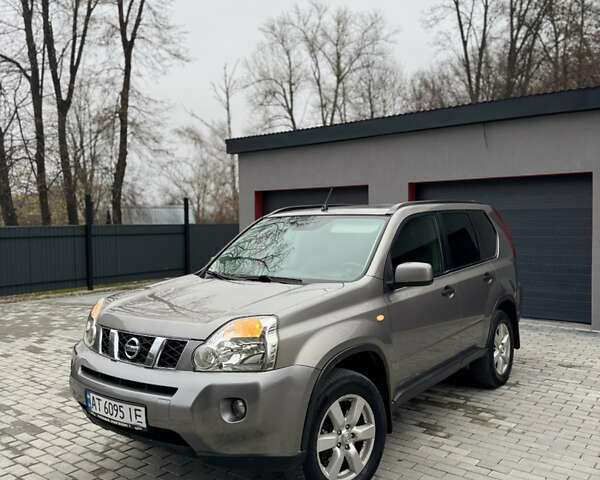 Серый Ниссан ИксТрейл, объемом двигателя 2 л и пробегом 326 тыс. км за 8650 $, фото 1 на Automoto.ua
