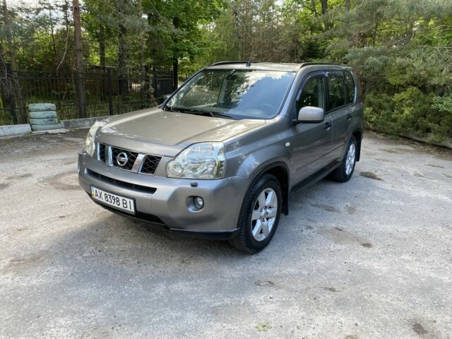 Серый Ниссан ИксТрейл, объемом двигателя 2 л и пробегом 218 тыс. км за 7350 $, фото 1 на Automoto.ua
