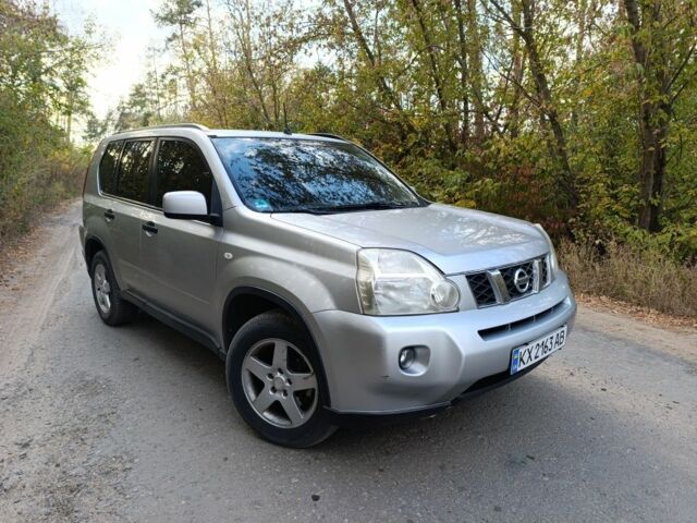 Сірий Ніссан ІксТрейл, об'ємом двигуна 2 л та пробігом 333 тис. км за 4700 $, фото 1 на Automoto.ua