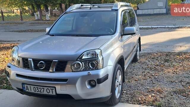 Сірий Ніссан ІксТрейл, об'ємом двигуна 2.49 л та пробігом 327 тис. км за 12000 $, фото 1 на Automoto.ua