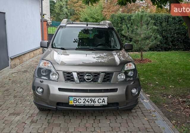 Серый Ниссан ИксТрейл, объемом двигателя 2 л и пробегом 158 тыс. км за 10500 $, фото 1 на Automoto.ua