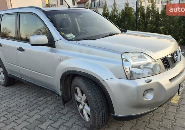 Серый Ниссан ИксТрейл, объемом двигателя 2 л и пробегом 172 тыс. км за 8500 $, фото 1 на Automoto.ua