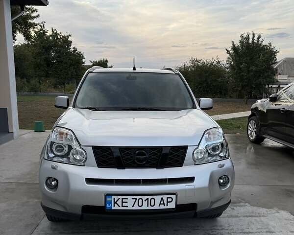 Сірий Ніссан ІксТрейл, об'ємом двигуна 2 л та пробігом 150 тис. км за 9700 $, фото 1 на Automoto.ua