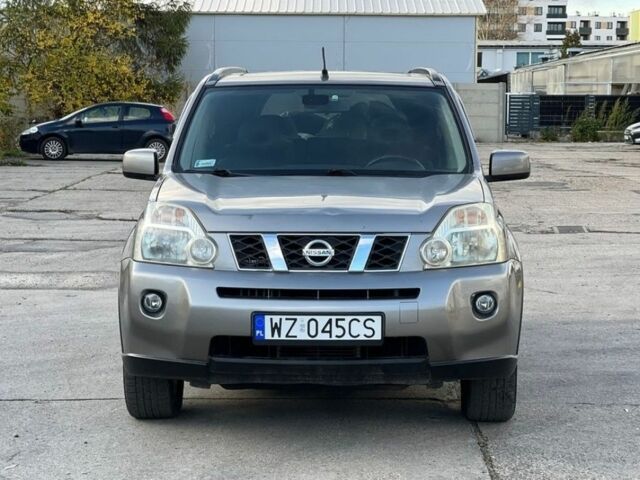 Серый Ниссан ИксТрейл, объемом двигателя 2.2 л и пробегом 200 тыс. км за 3400 $, фото 1 на Automoto.ua