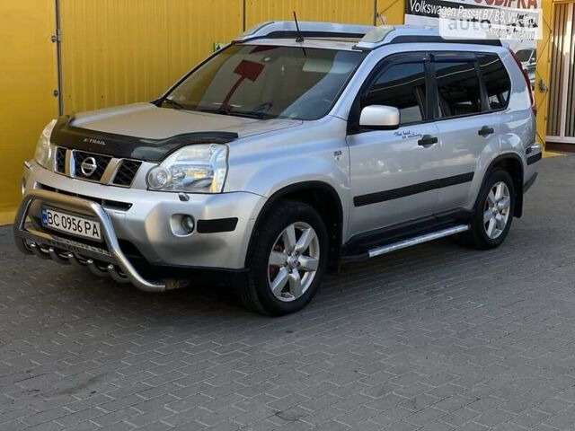 Серый Ниссан ИксТрейл, объемом двигателя 2 л и пробегом 215 тыс. км за 8000 $, фото 1 на Automoto.ua