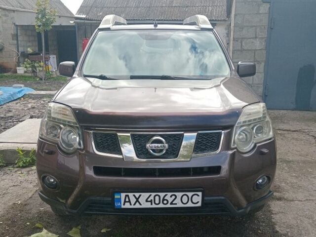 Сірий Ніссан ІксТрейл, об'ємом двигуна 2 л та пробігом 242 тис. км за 7300 $, фото 1 на Automoto.ua