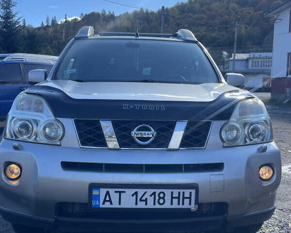 Серый Ниссан ИксТрейл, объемом двигателя 2 л и пробегом 340 тыс. км за 9500 $, фото 1 на Automoto.ua