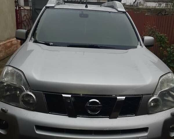 Серый Ниссан ИксТрейл, объемом двигателя 2.5 л и пробегом 261 тыс. км за 7500 $, фото 1 на Automoto.ua