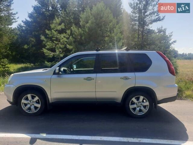 Серый Ниссан ИксТрейл, объемом двигателя 2 л и пробегом 285 тыс. км за 9000 $, фото 1 на Automoto.ua