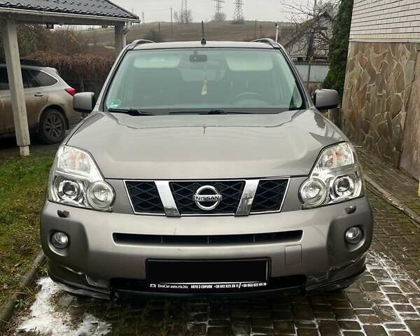 Серый Ниссан ИксТрейл, объемом двигателя 2 л и пробегом 185 тыс. км за 10200 $, фото 1 на Automoto.ua