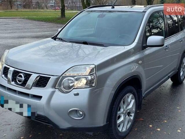 Серый Ниссан ИксТрейл, объемом двигателя 2 л и пробегом 275 тыс. км за 13800 $, фото 1 на Automoto.ua
