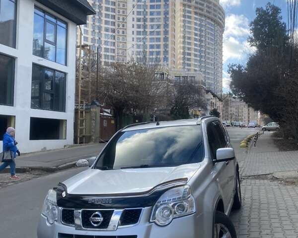 Серый Ниссан ИксТрейл, объемом двигателя 2 л и пробегом 285 тыс. км за 11800 $, фото 1 на Automoto.ua