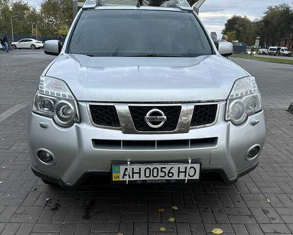 Серый Ниссан ИксТрейл, объемом двигателя 2 л и пробегом 255 тыс. км за 10500 $, фото 1 на Automoto.ua