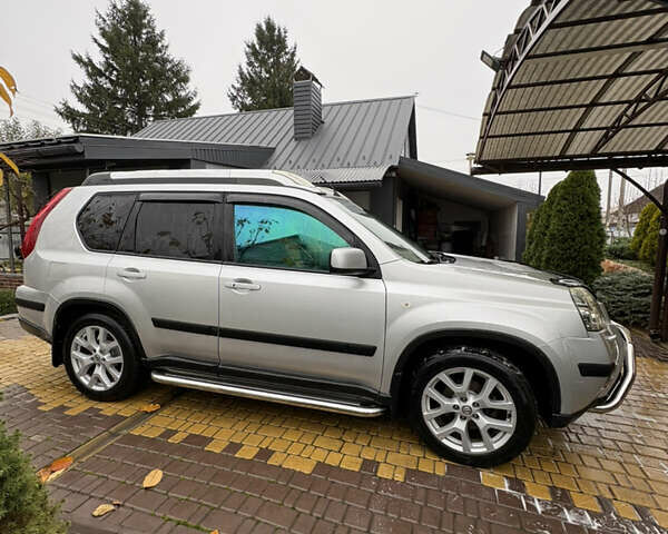 Сірий Ніссан ІксТрейл, об'ємом двигуна 2.49 л та пробігом 196 тис. км за 11800 $, фото 1 на Automoto.ua