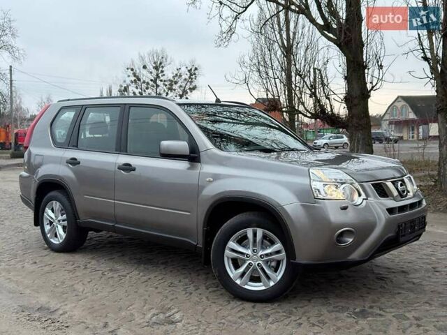 Серый Ниссан ИксТрейл, объемом двигателя 2 л и пробегом 179 тыс. км за 10650 $, фото 1 на Automoto.ua