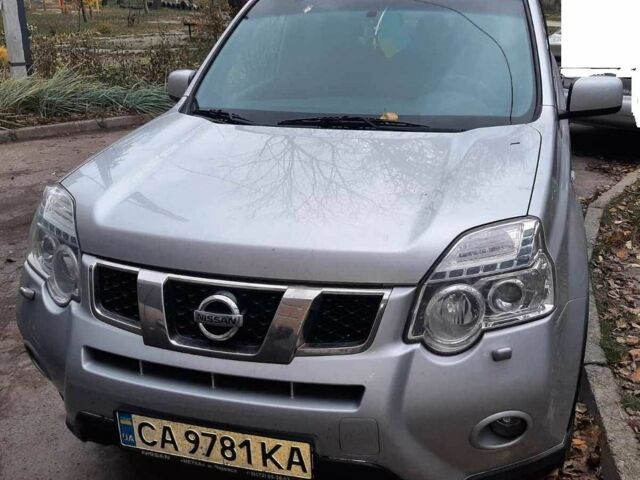 Сірий Ніссан ІксТрейл, об'ємом двигуна 2 л та пробігом 190 тис. км за 11000 $, фото 1 на Automoto.ua
