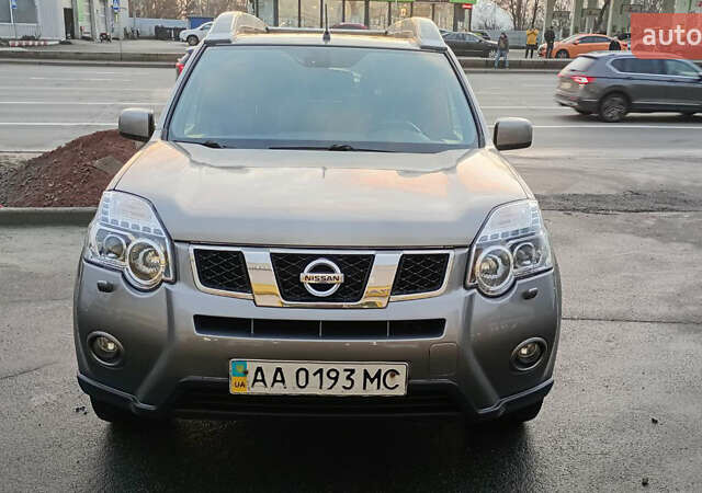 Серый Ниссан ИксТрейл, объемом двигателя 2 л и пробегом 192 тыс. км за 9990 $, фото 1 на Automoto.ua