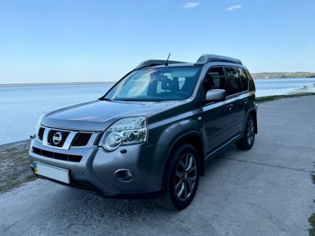 Сірий Ніссан ІксТрейл, об'ємом двигуна 2 л та пробігом 174 тис. км за 11500 $, фото 1 на Automoto.ua