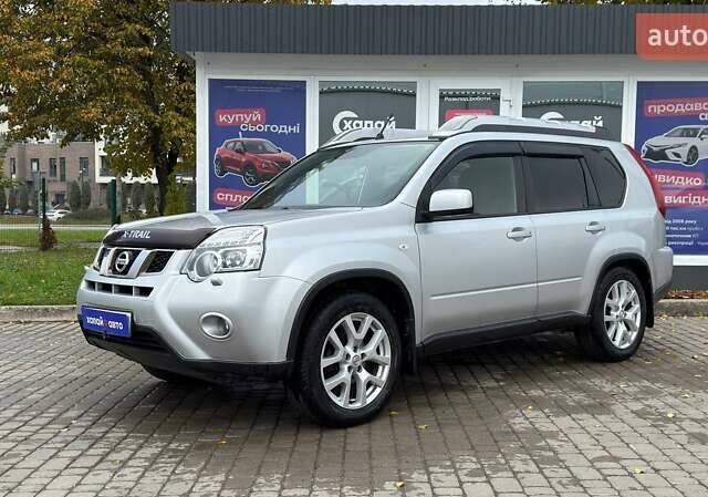 Серый Ниссан ИксТрейл, объемом двигателя 2 л и пробегом 188 тыс. км за 12300 $, фото 1 на Automoto.ua