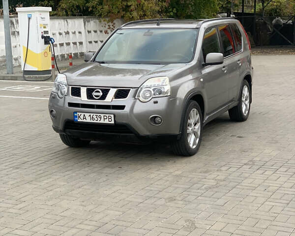 Серый Ниссан ИксТрейл, объемом двигателя 2 л и пробегом 199 тыс. км за 10900 $, фото 1 на Automoto.ua