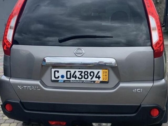 Серый Ниссан ИксТрейл, объемом двигателя 2 л и пробегом 275 тыс. км за 14167 $, фото 1 на Automoto.ua