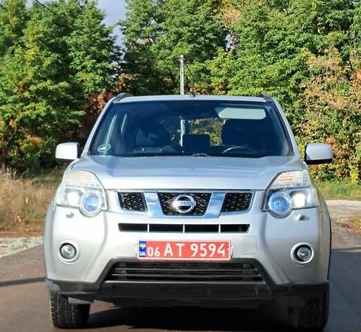 Сірий Ніссан ІксТрейл, об'ємом двигуна 2 л та пробігом 297 тис. км за 12350 $, фото 1 на Automoto.ua