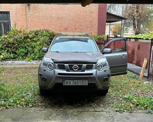 Серый Ниссан ИксТрейл, объемом двигателя 2.49 л и пробегом 79 тыс. км за 10800 $, фото 1 на Automoto.ua