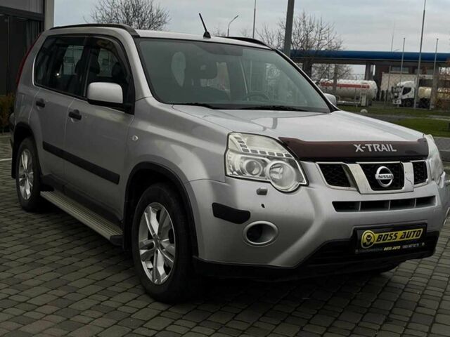 Сірий Ніссан ІксТрейл, об'ємом двигуна 2 л та пробігом 198 тис. км за 12999 $, фото 1 на Automoto.ua